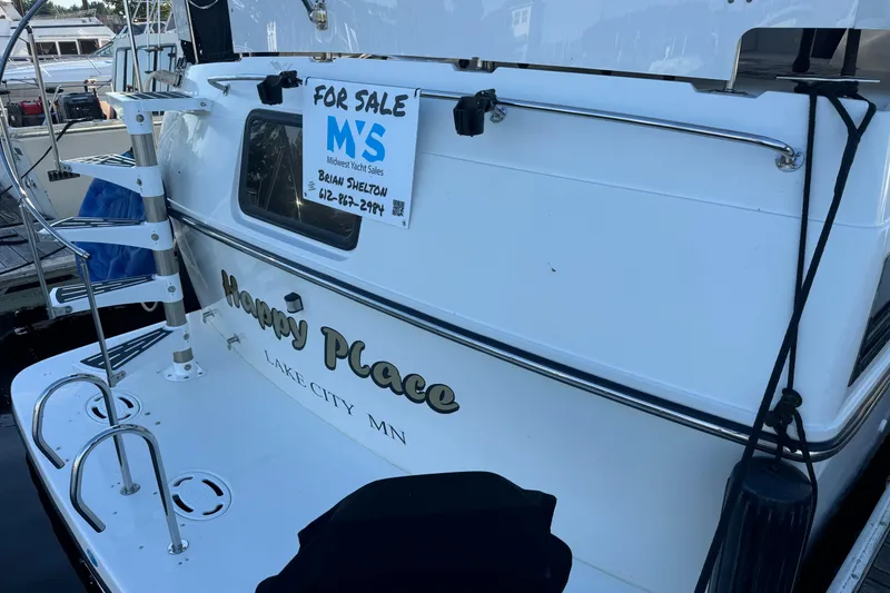 Slide: The Image of 1990 Carver 3807 Aft Cabin yacht for sale, Lake City, MN. - 13