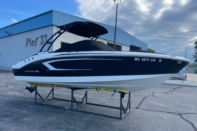 The Image of 2019 Chaparral 21 H2O Sport boat on trailer in indoor showroom. - 0