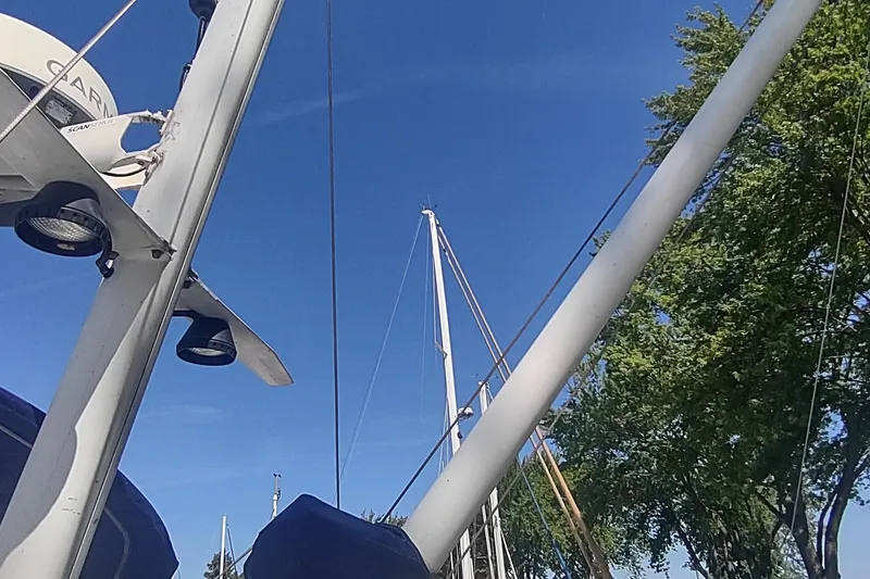 Slide: The Image of Kadey-Krogen 39 yacht mast and radar against clear blue sky, 2001 model. - 29