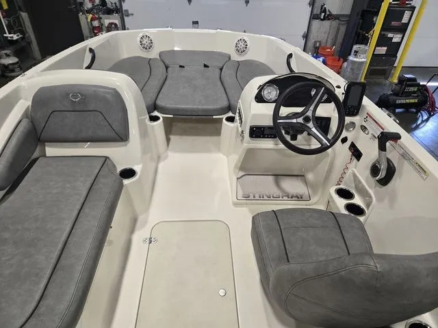 Slide: The Image of Stingray 182SC 2021 - 10