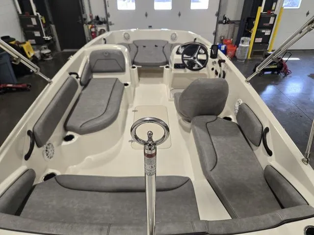 Slide: The Image of Stingray 182SC 2021 - 8