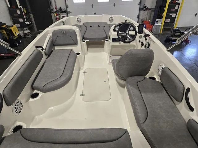 Slide: The Image of Stingray 182SC 2021 - 9