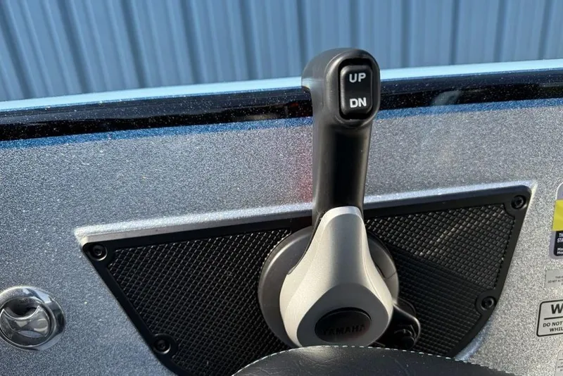 Slide: The Image of Boat throttle control lever on a 2026 Phoenix 20 XE. - 22