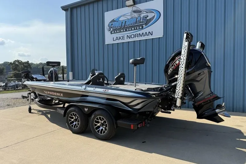Slide: The Image of 2026 Phoenix 20 XE boat at Foothills Marine Center, Lake Norman. - 5