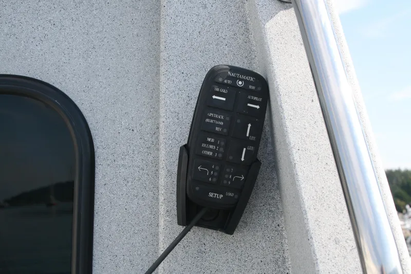 Slide: The Image of Control panel on 2007 Harbercraft 2425 Pilot House boat exterior. - 18