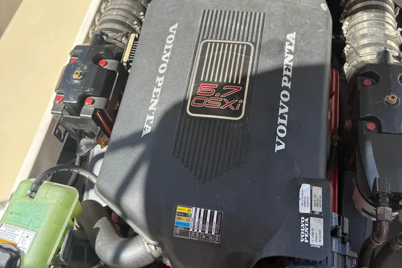 Slide: The Image of Volvo Penta 5.7 OSXi engine in 2004 Hunt Yachts Surfhunter 25 boat. - 42