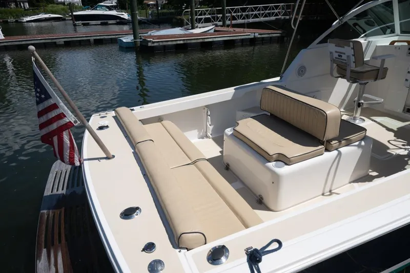 Slide: The Image of 2004 Hunt Yachts Surfhunter 25 with beige seating at a marina. - 7