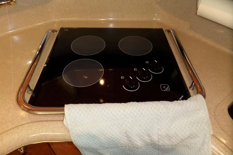 Slide: The Image of Electric stovetop in 2000 Sea Ray 380 Aft Cabin yacht kitchen. - 77