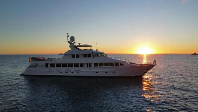 Slide: The Image of Hatteras 1995 Motor Yacht at sunset on the ocean. - 108