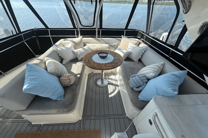 Slide: The Image of Sea Ray 510 Fly 2017 - 12