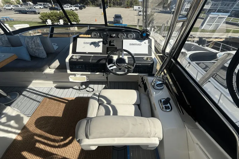 Slide: The Image of Sea Ray 510 Fly 2017 - 14