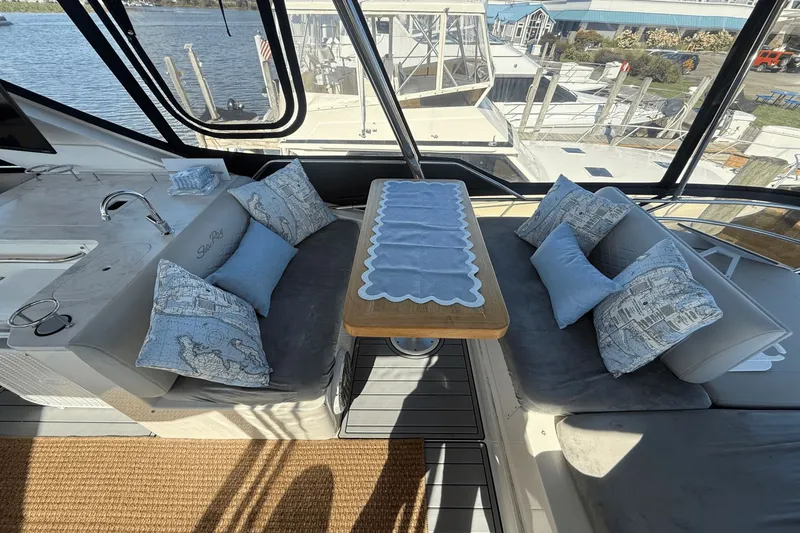 Slide: The Image of Sea Ray 510 Fly 2017 - 15