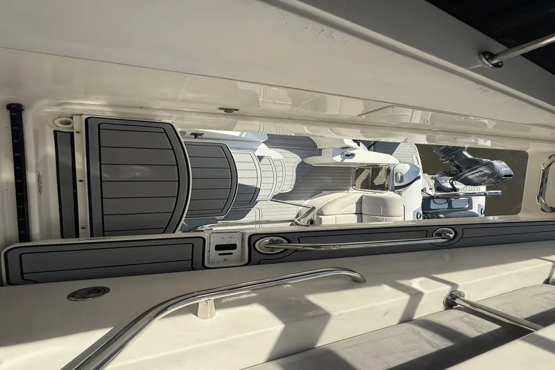 Slide: The Image of Sea Ray 510 Fly 2017 - 18