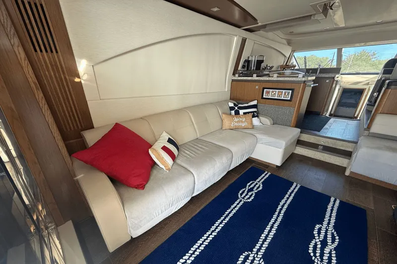 Slide: The Image of Sea Ray 510 Fly 2017 - 20