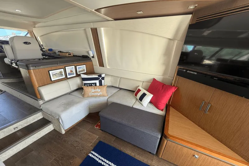 Slide: The Image of Sea Ray 510 Fly 2017 - 21