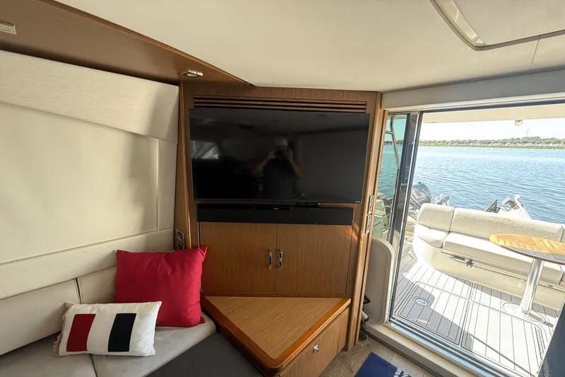 Slide: The Image of Sea Ray 510 Fly 2017 - 22