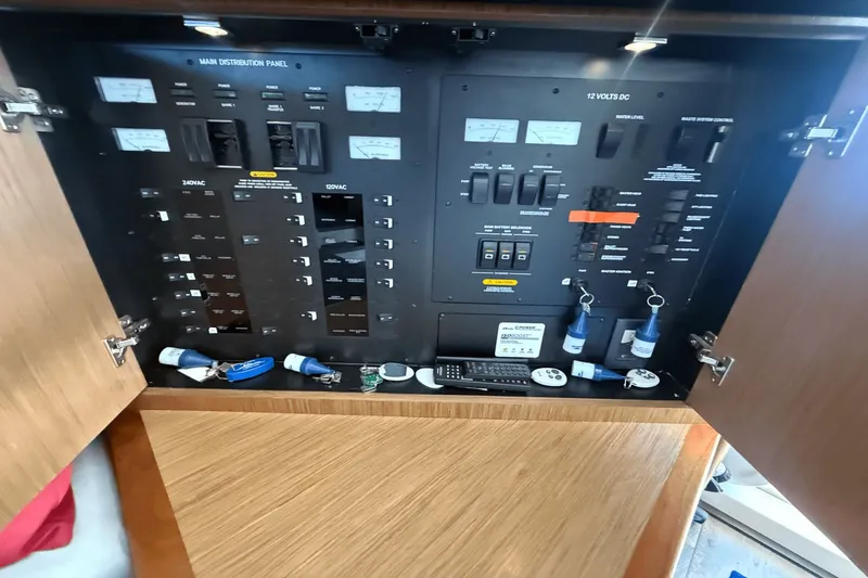 Slide: The Image of Sea Ray 510 Fly 2017 - 23