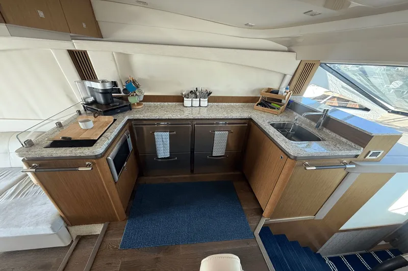 Slide: The Image of Sea Ray 510 Fly 2017 - 25