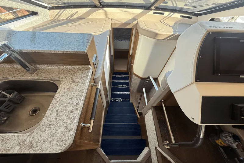 Slide: The Image of Sea Ray 510 Fly 2017 - 29