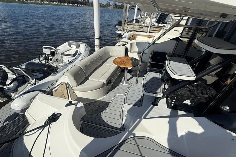 Slide: The Image of Sea Ray 510 Fly 2017 - 3