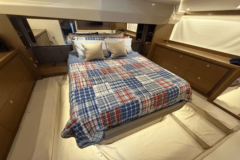 Slide: The Image of Sea Ray 510 Fly 2017 - 38