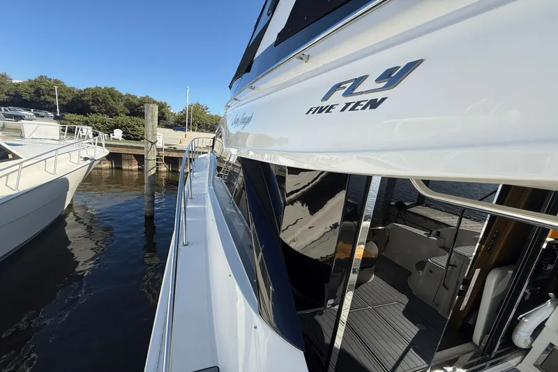 Slide: The Image of Sea Ray 510 Fly 2017 - 41