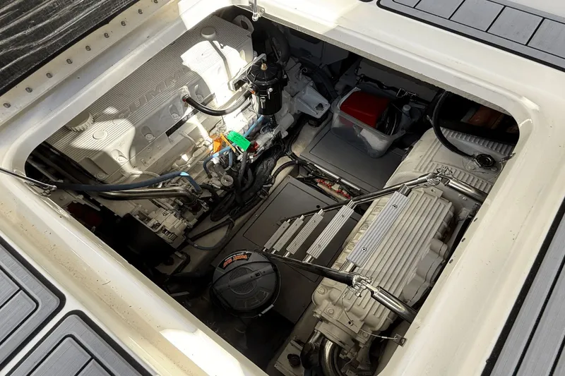 Slide: The Image of Sea Ray 510 Fly 2017 - 46