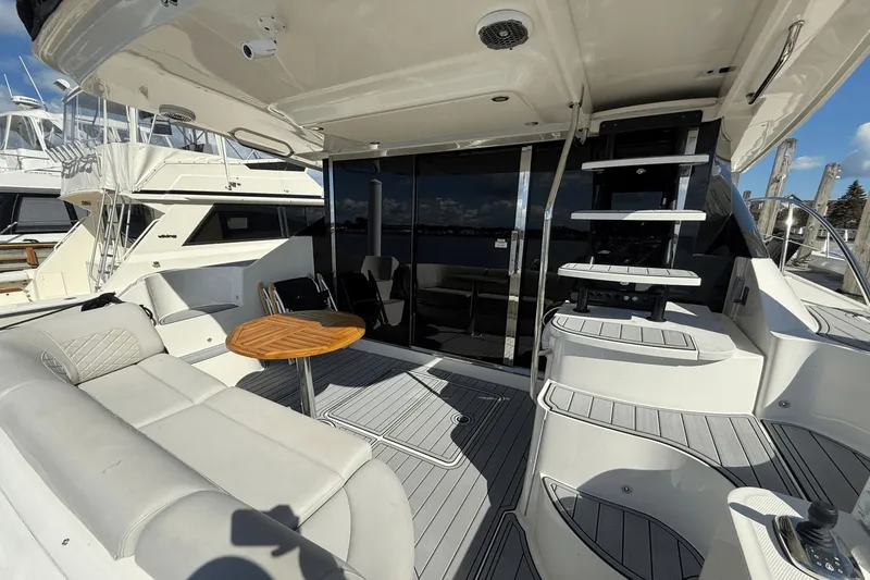 Slide: The Image of Sea Ray 510 Fly 2017 - 53