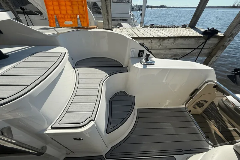 Slide: The Image of Sea Ray 510 Fly 2017 - 8