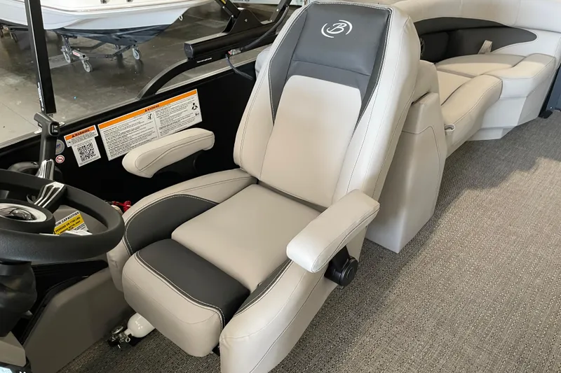 Slide: The Image of Control panel of 2026 Barletta ARIA 22QC boat with Yamaha ignition and safety lanyard. - 21