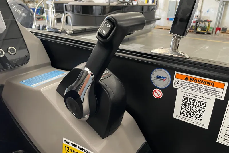 Slide: The Image of Throttle control of 2026 Barletta ARIA 22QC boat with warning labels and QR code. - 27