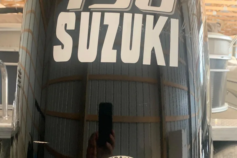 Slide: The Image of Suzuki 150 outboard motor on 2018 Princecraft Vectra 23 XT boat. - 5