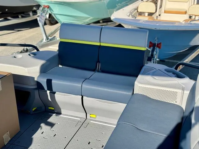 Slide: The Image of Sea-Doo Switch Cruise Limited 21 2025 - 10