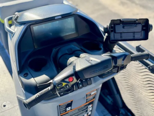 Slide: The Image of Sea-Doo Switch Cruise Limited 21 2025 - 6