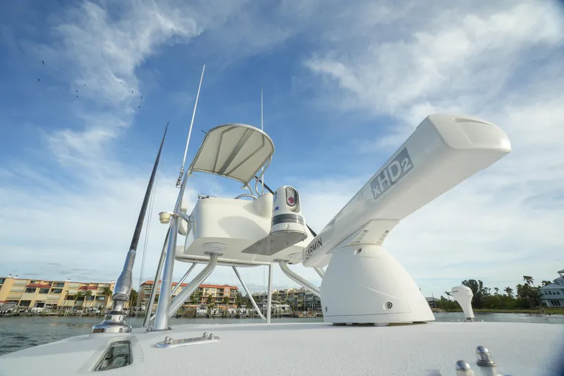 Slide: The Image of SeaVee 390B 2013 boat with radar equipment against a blue sky. - 18