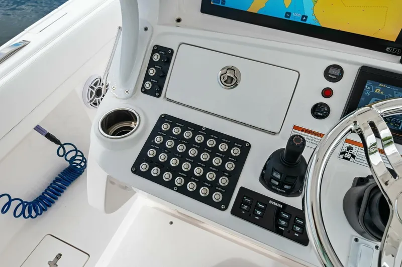 Slide: The Image of 2020 Intrepid 400 CC - Helm and Electronics - 10