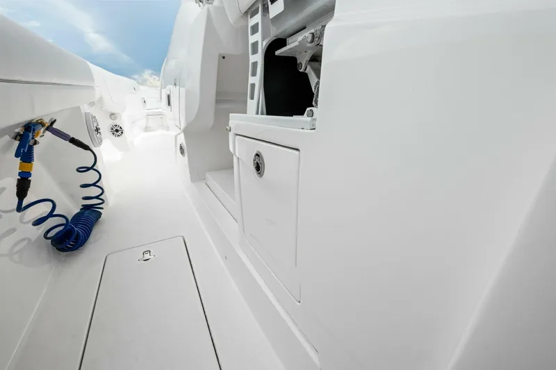 Slide: The Image of 2020 Intrepid 400 CC - Fresh Water Hose - 11