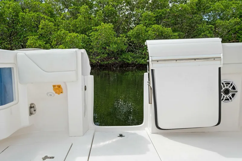 Slide: The Image of 2020 Intrepid 400 CC - Cockpit - 22