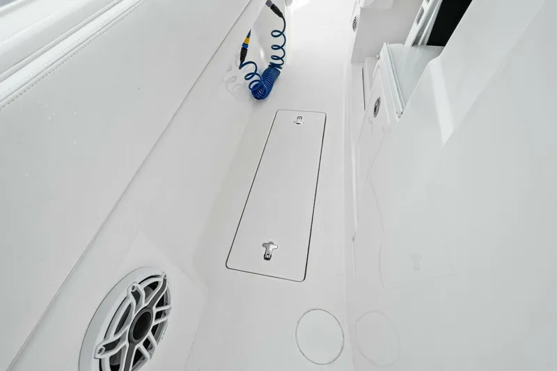 Slide: The Image of 2020 Intrepid 400 CC - JL Audio Speaker - 26