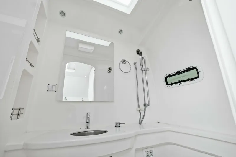 Slide: The Image of 2020 Intrepid 400 CC -Head - 30