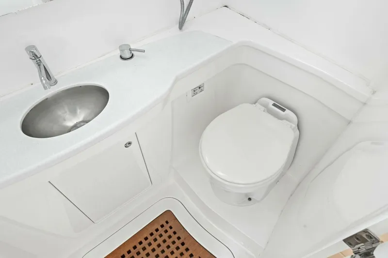 Slide: The Image of 2020 Intrepid 400 CC - Head - 31