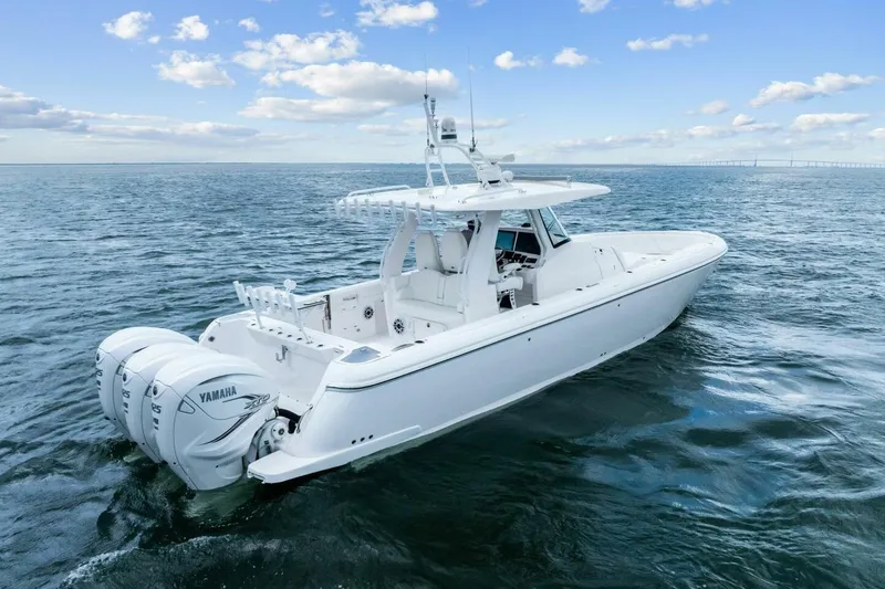 Slide: The Image of 2020 Intrepid 400 CC - Profile - 32