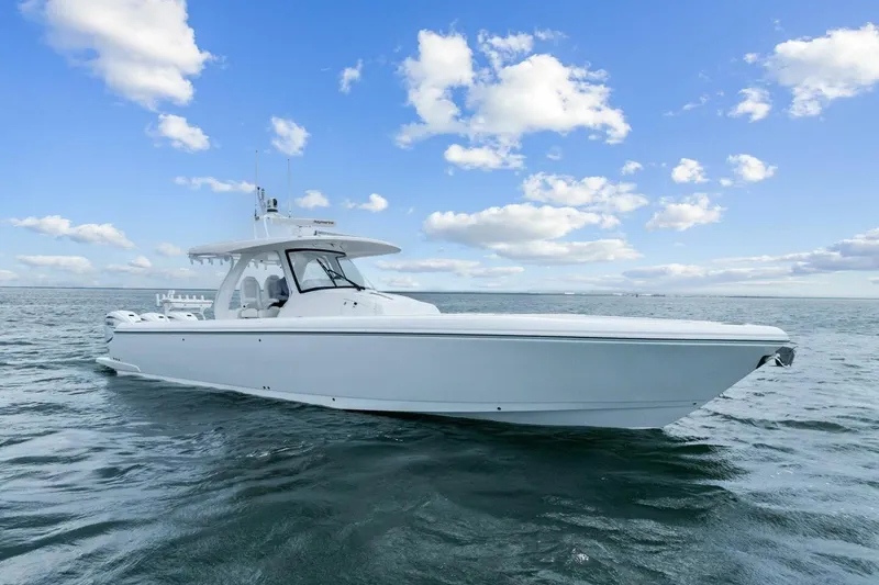 Slide: The Image of 2020 Intrepid 400 CC - Profile - 33