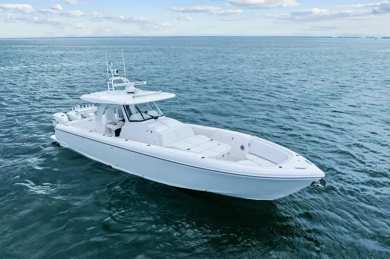 Slide: The Image of 2020 Intrepid 400 CC - Profile - 34