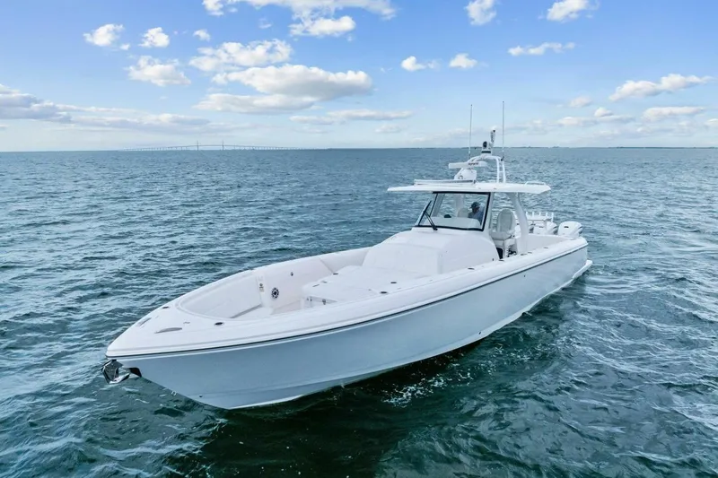 Slide: The Image of 2020 Intrepid 400 CC - Profile - 35