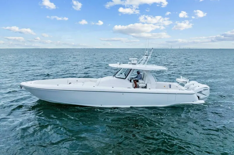 Slide: The Image of 2020 Intrepid 400 CC - Profile - 36