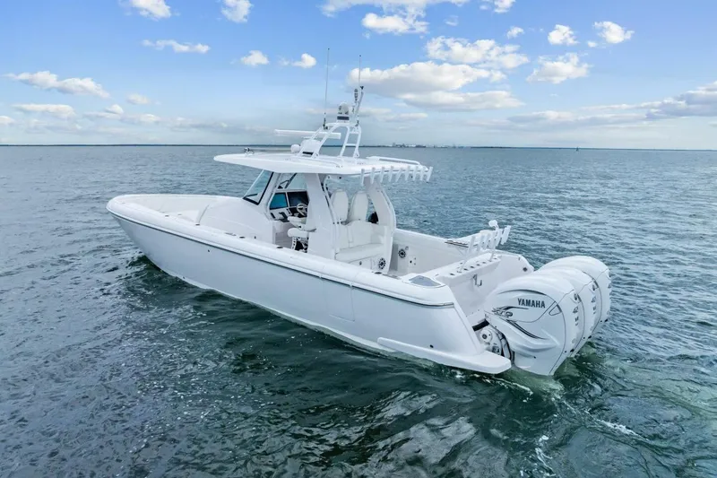 Slide: The Image of 2020 Intrepid 400 CC - Profile - 37