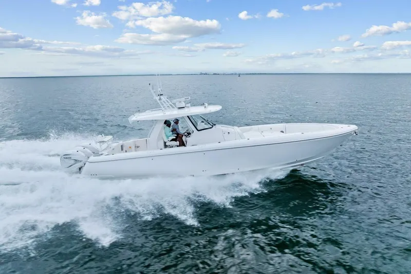 Slide: The Image of 2020 Intrepid 400 CC - Profile - 38