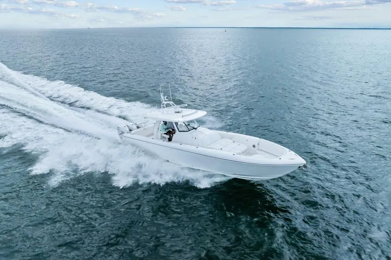 Slide: The Image of 2020 Intrepid 400 CC - Profile - 39