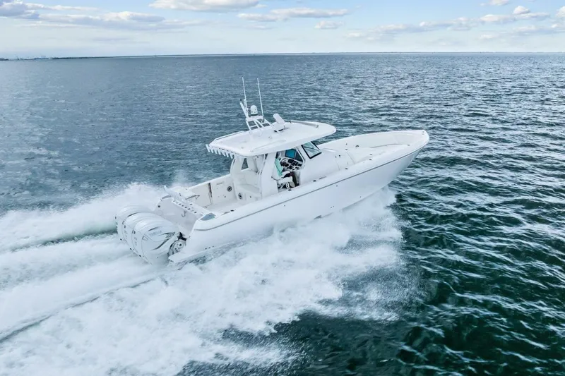 Slide: The Image of 2020 Intrepid 400 CC - Profile - 40